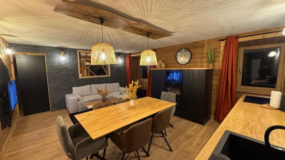 Living room, Dining area