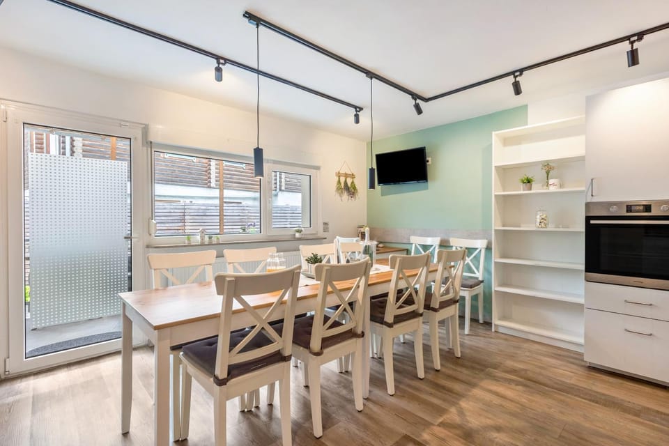 Property building, Kitchen or kitchenette, Living room