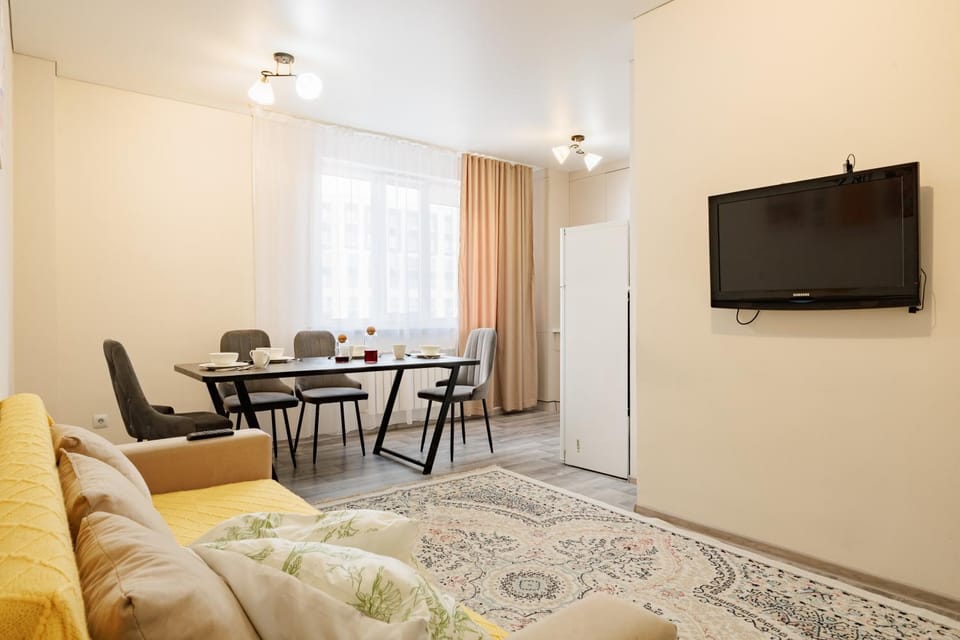 TV and multimedia, Living room, Seating area, Dining area