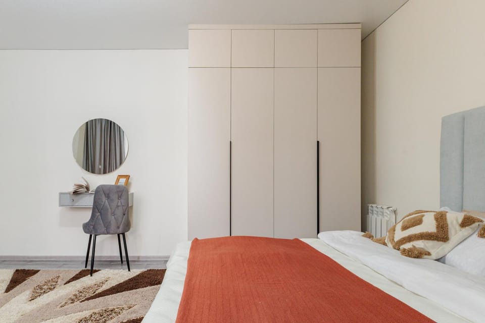 Bed, Photo of the whole room, wardrobe