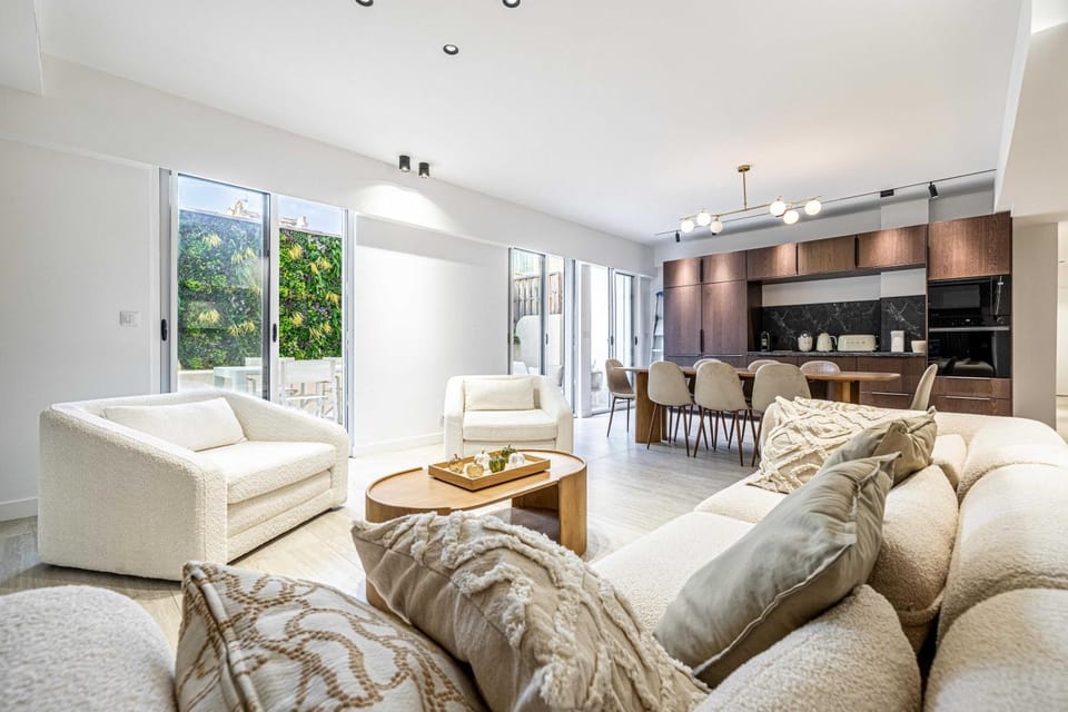 Living room, Dining area