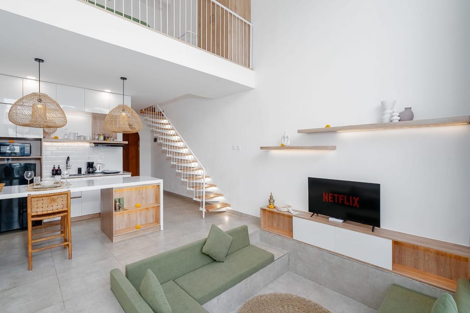 TV and multimedia, Living room, Seating area, Dining area