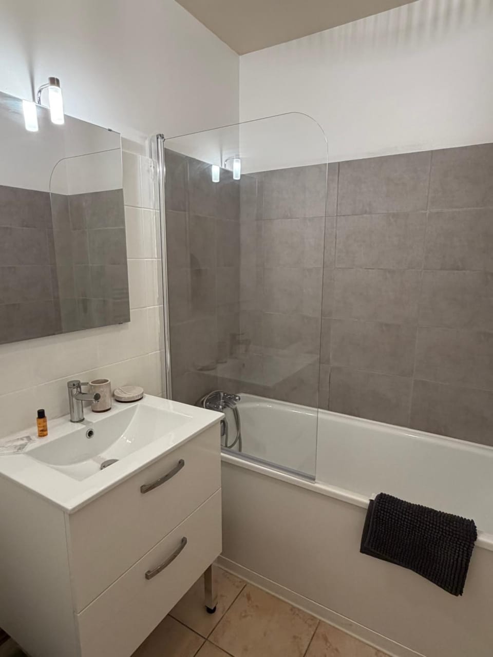 Bathroom, Bath