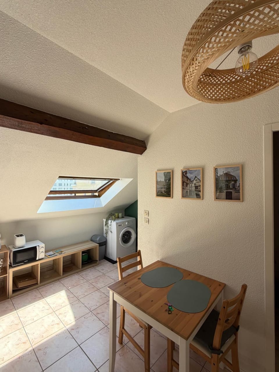 Seating area, Dining area