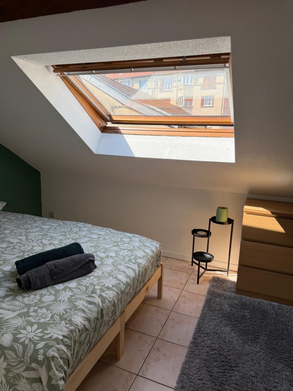 Bed, Bedroom, towels