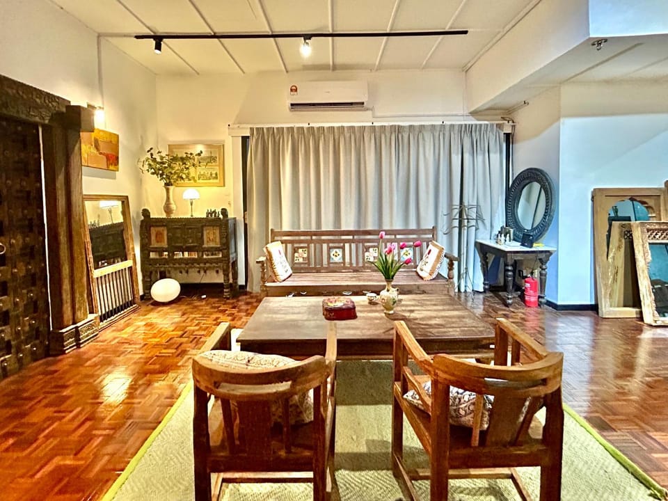 Cozy Master Bedroom in Shared Bungalow House SS2 PJ Vacation rental in Petaling Jaya