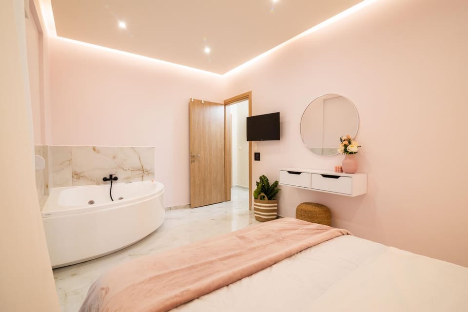 Almond Jacuzzi Suites - Private Jacuzzi - Self Check-In - Free & Easy Street Parking Apartment in Decentralized Administration of Macedonia and Thrace