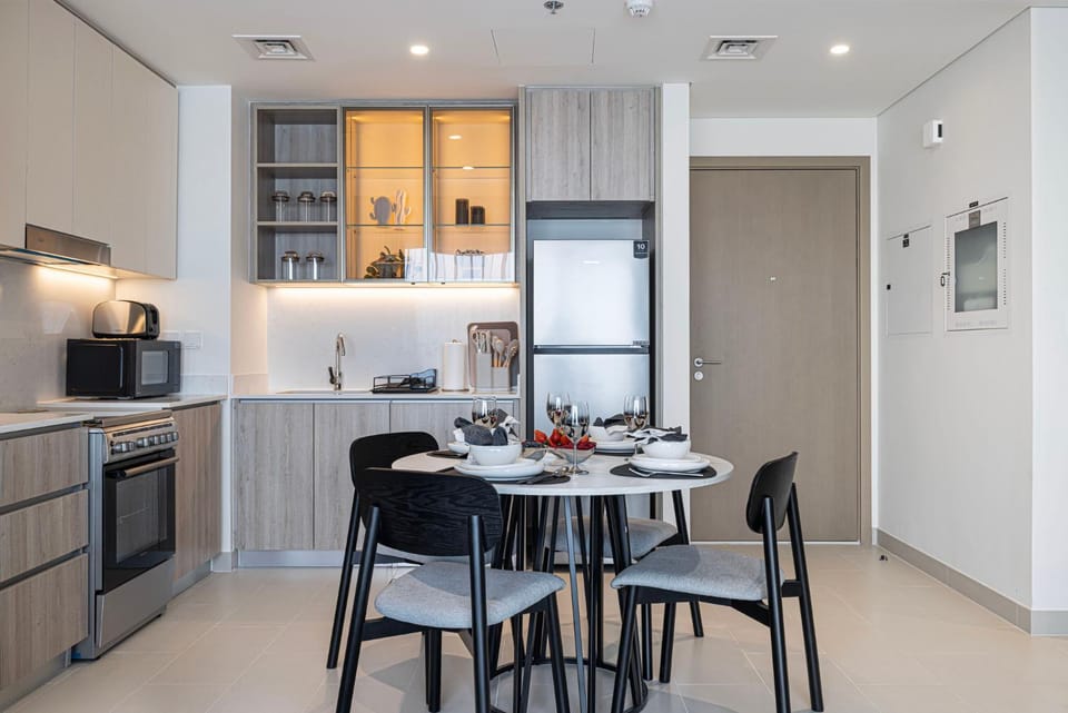 Kitchen or kitchenette, Dining area
