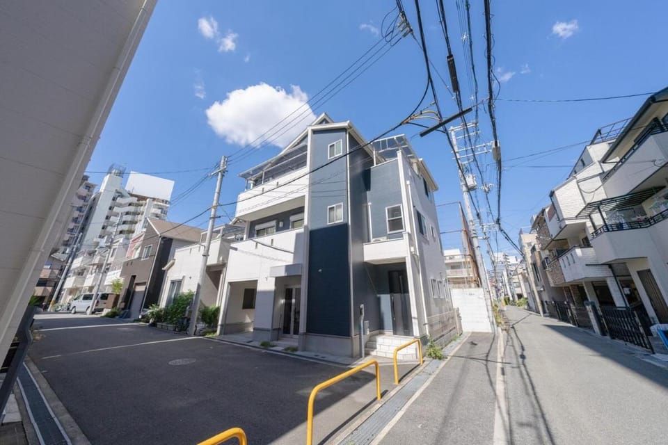 吉ハウス 道頓堀近く 200平米の大きな一軒家 6寝室 3つのバスルーム 無料駐車場 Villa in Osaka