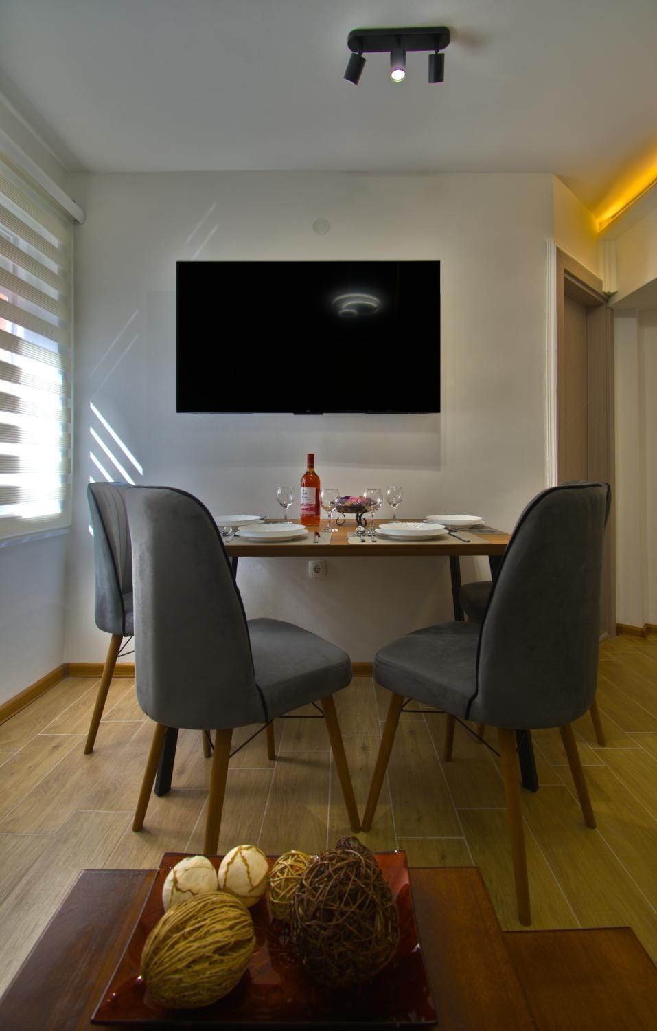 TV and multimedia, Living room, Dining area