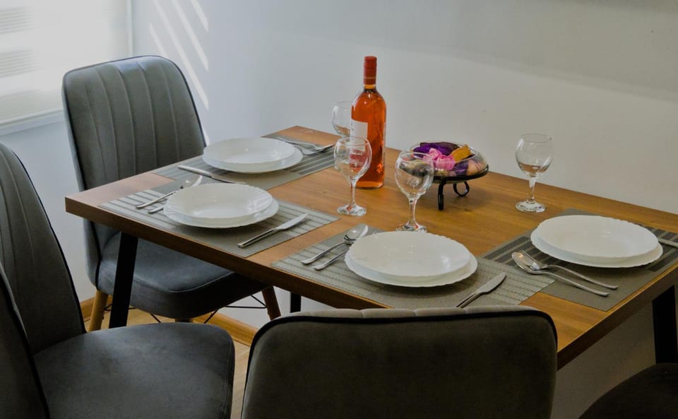 Food and drinks, Dining area, Food