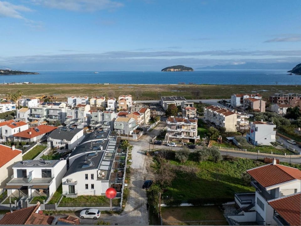 Neighbourhood, Location