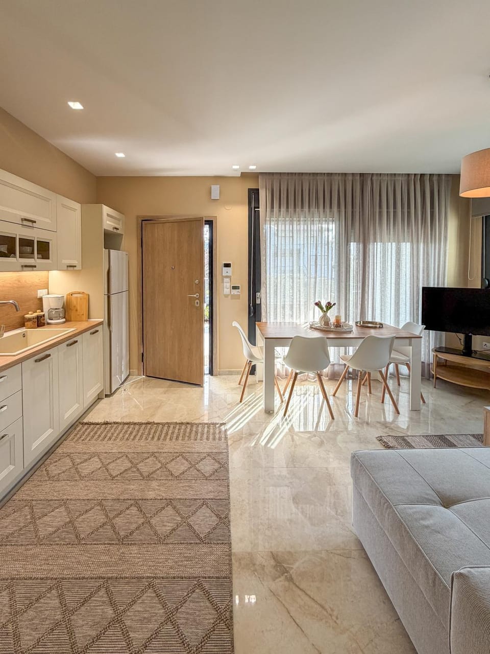 Living room, Seating area, kitchen