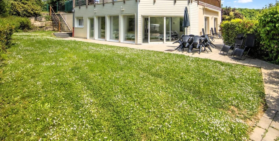 Property building, Spring, Day, Natural landscape, Garden, Garden, Cycling, Garden view