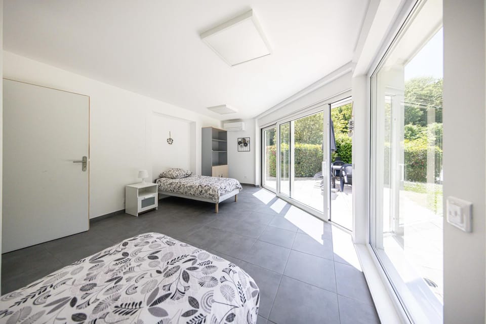 Bed, Photo of the whole room, Bedroom, air conditioner, air conditioner