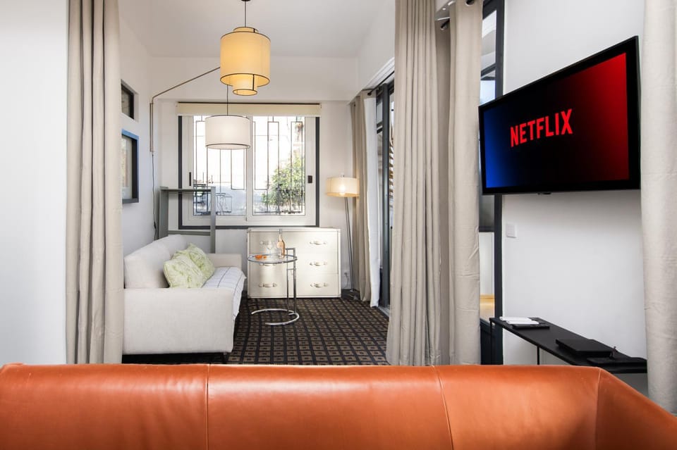Bed, TV and multimedia, Photo of the whole room, Bedroom, air conditioner