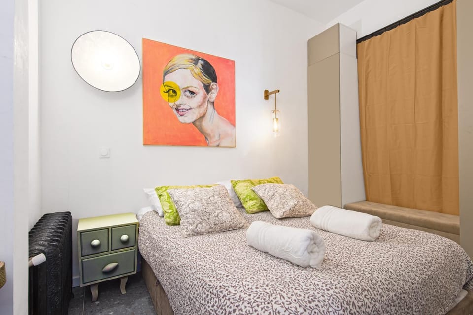 Bed, Photo of the whole room, Bedroom, towels, wardrobe
