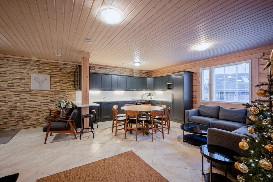 Dining area, kitchen