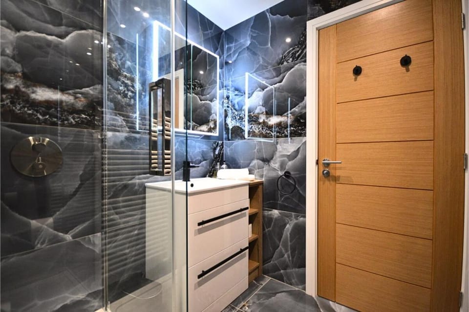 Shower, Toilet, Bathroom