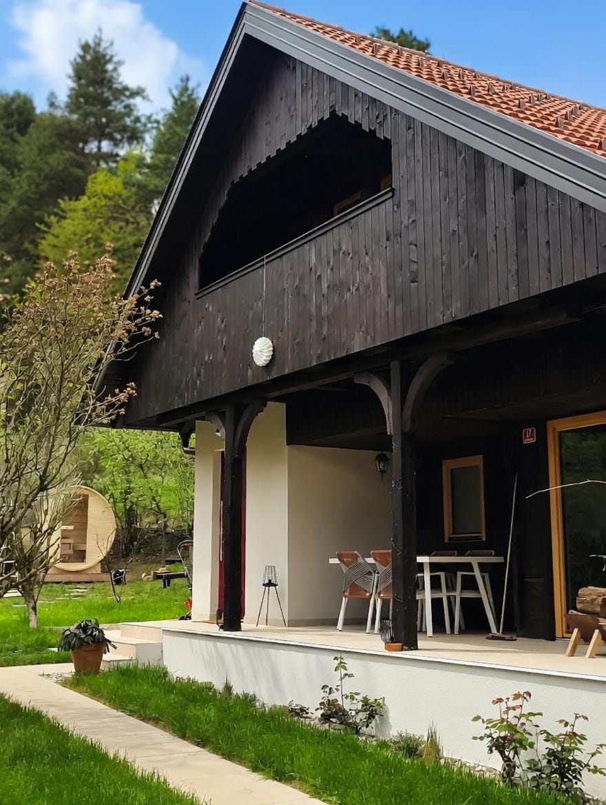 Holiday Cabin near Ljubljana - Hawknest Cabin in Slovenia