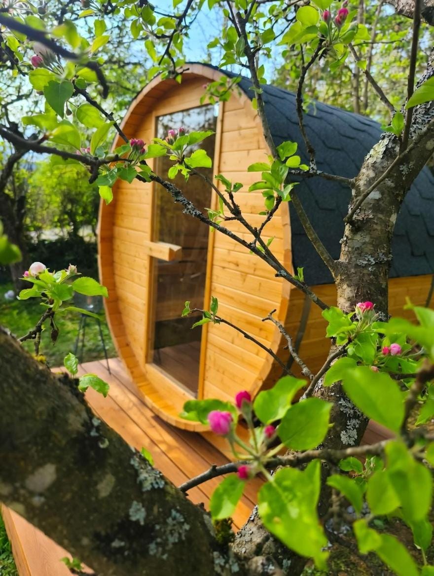 Holiday Cabin near Ljubljana - Hawknest Cabin in Slovenia