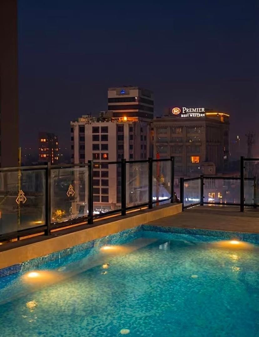 Ivóry Self Check-in Gulberg MM Alam Pool Apartment in Lahore