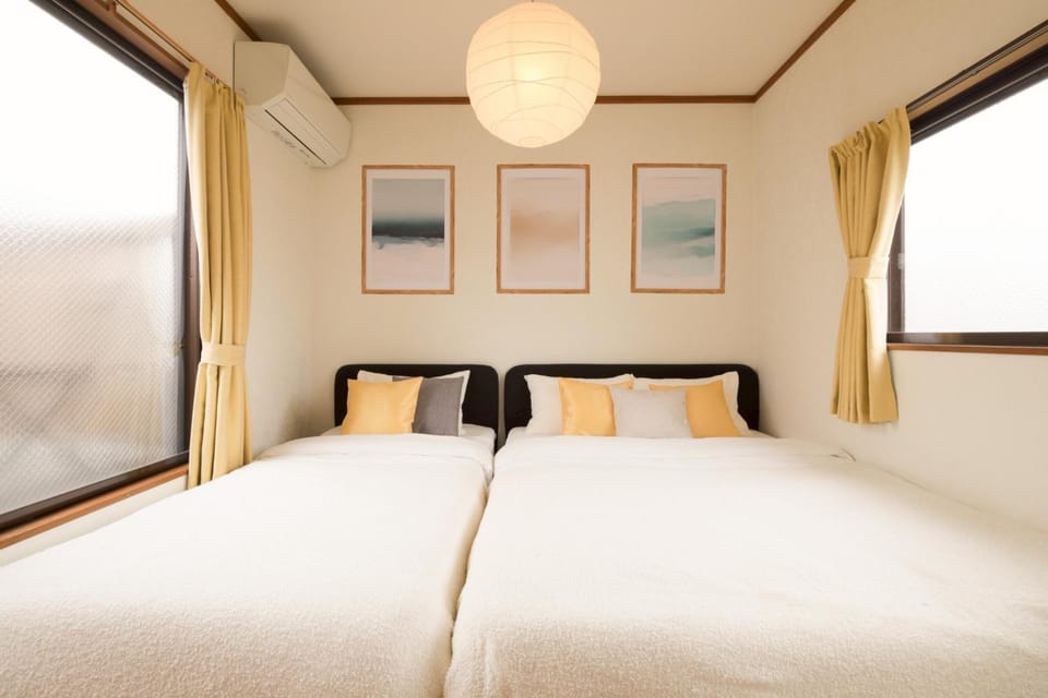 Bed, Bedroom, air conditioner
