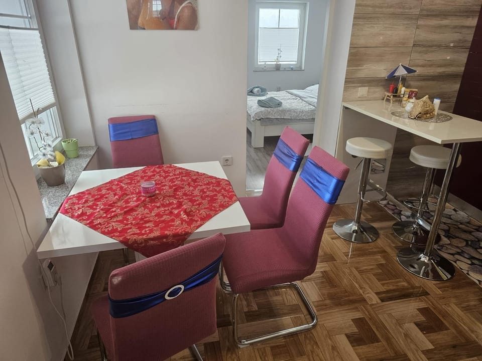 Photo of the whole room, Seating area, Dining area