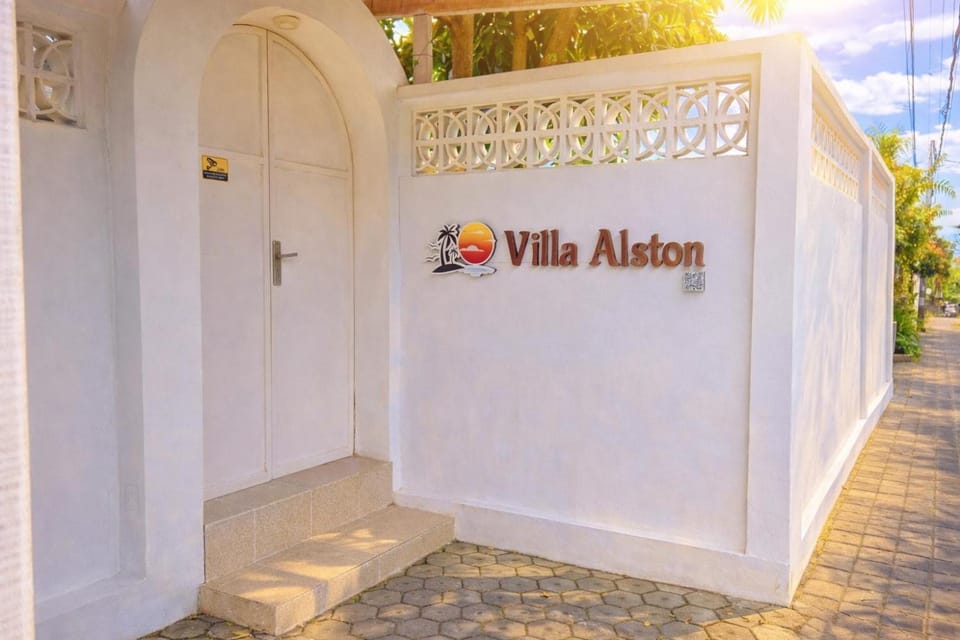 Property building, Facade/entrance, Property logo or sign, Street view