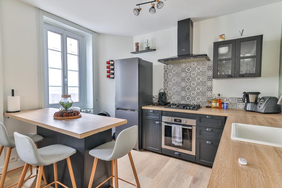 Kitchen or kitchenette, dishwasher, oven, stove, toaster
