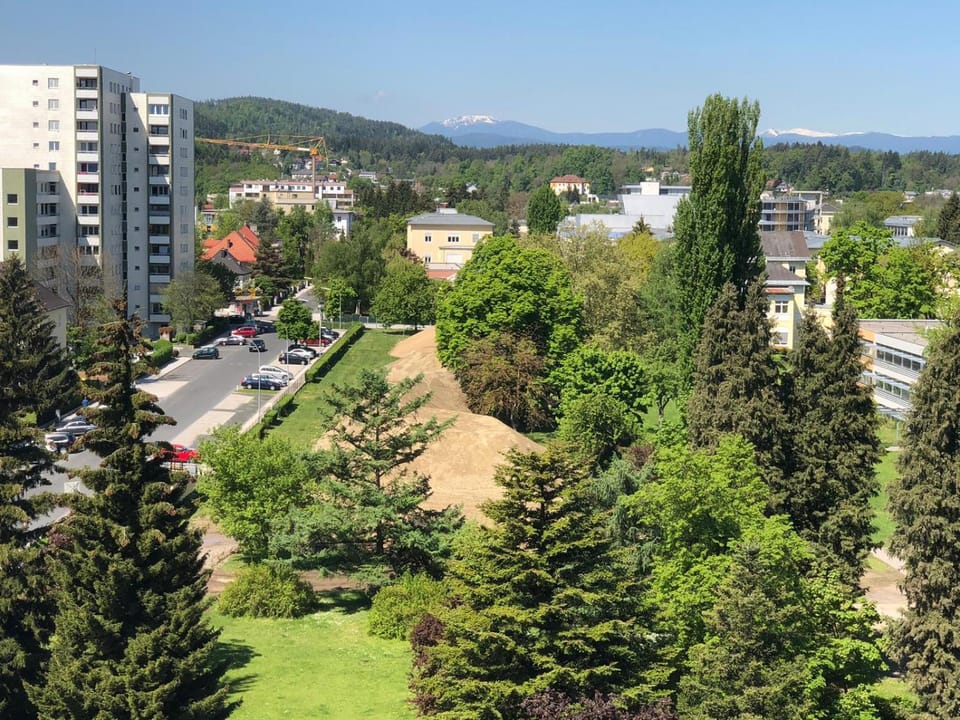 Penthouse Apartment Nepal Bed and Breakfast in Klagenfurt