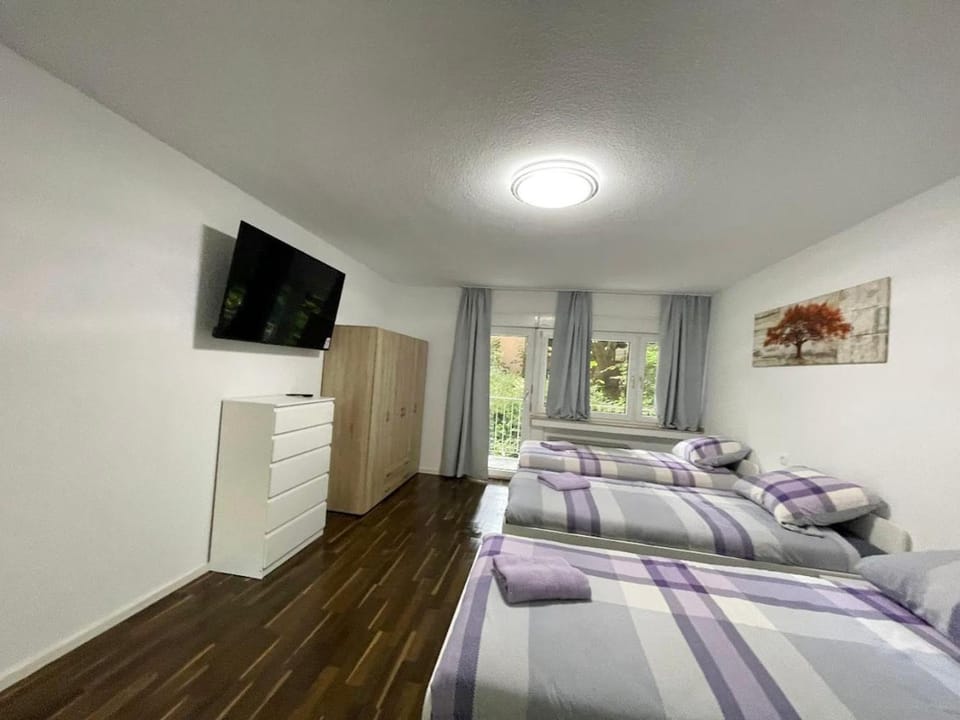 Bed, TV and multimedia, Photo of the whole room, Evening entertainment, Bedroom