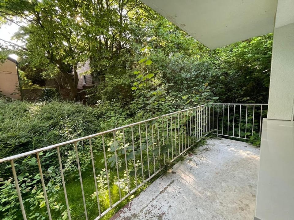 Property building, Day, Garden, View (from property/room), Balcony/Terrace, Garden view