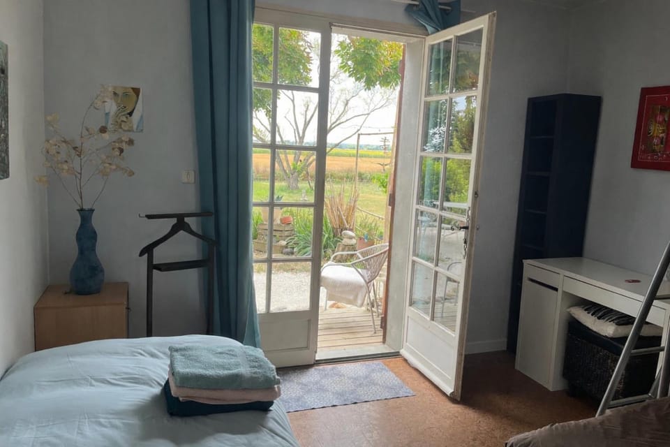 Photo of the whole room, Bedroom