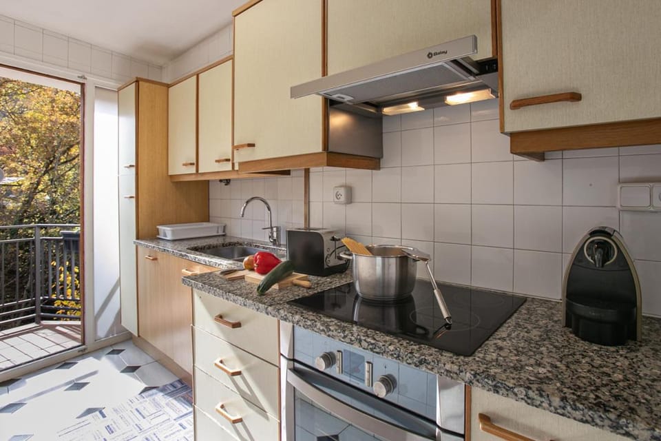 Balcony/Terrace, oven, kitchen