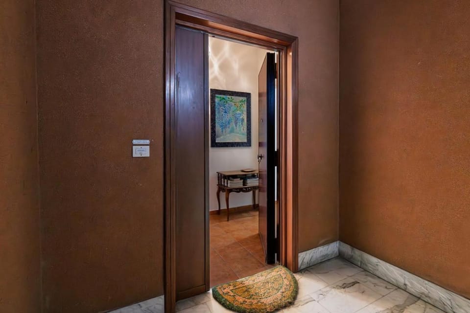 120 sqm Elegance in Rome with Private Parking Apartment in Rome