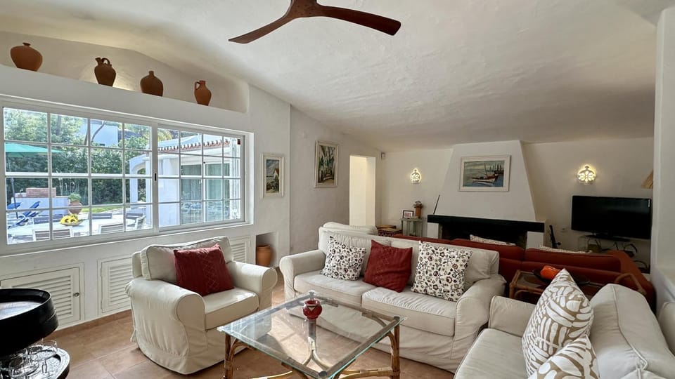 Communal lounge/ TV room, Living room