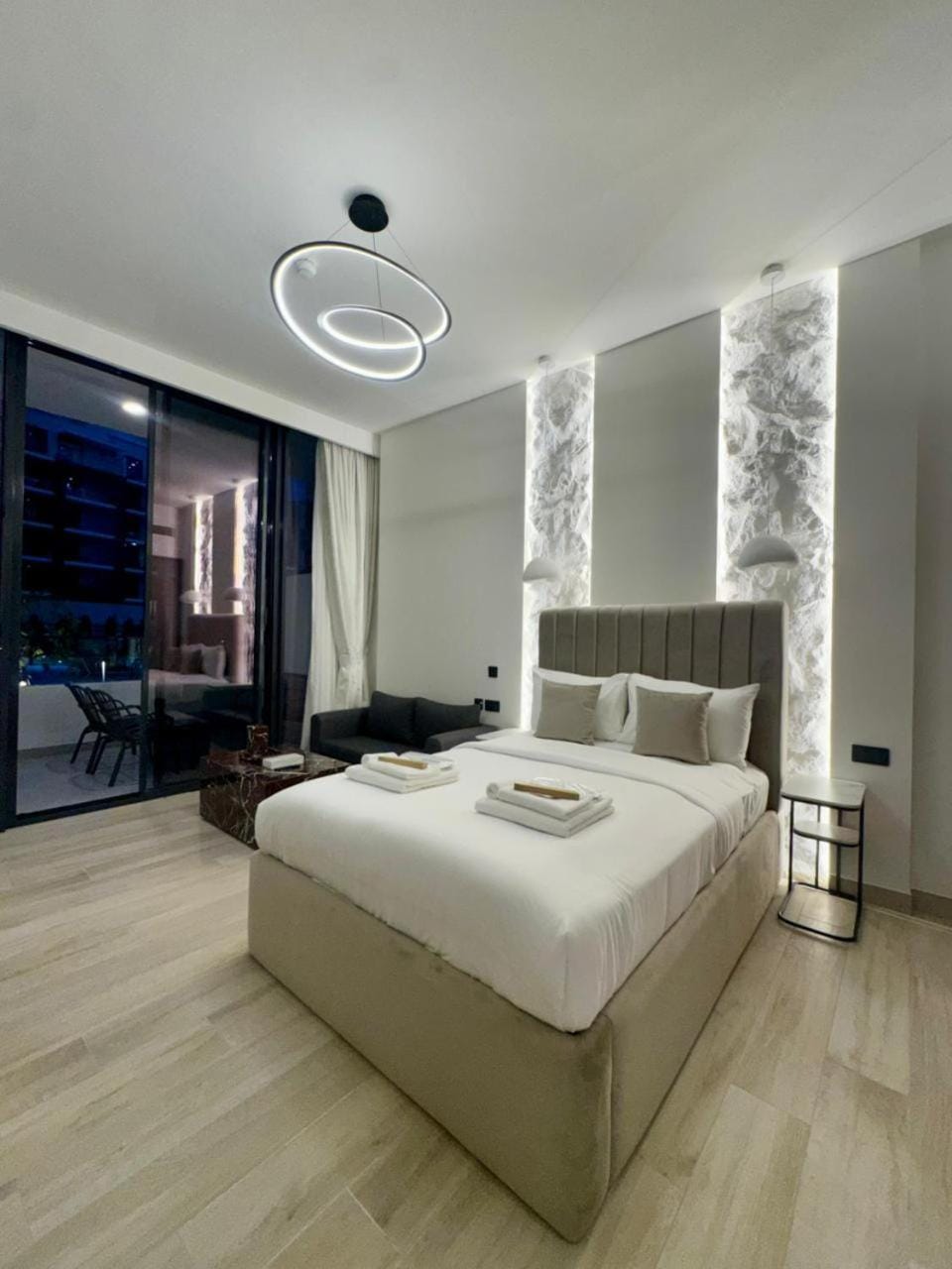 Bed, Balcony/Terrace, Living room, Photo of the whole room, Bedroom