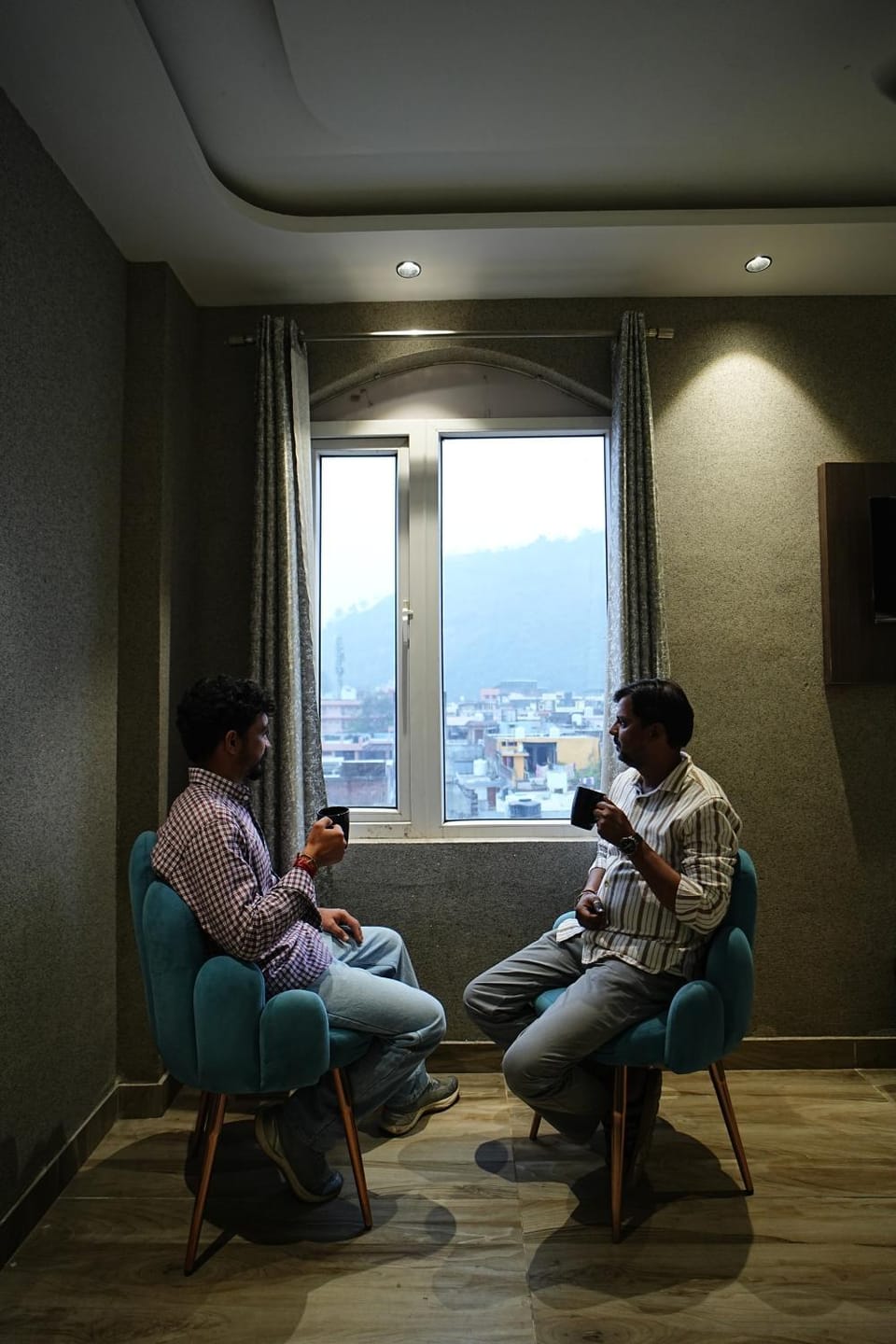 Guests, City view, Mountain view