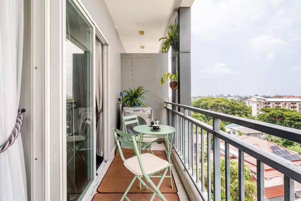 Relaxing 1BR near Maya with Cozy Living Space Apartment in Chiang Mai