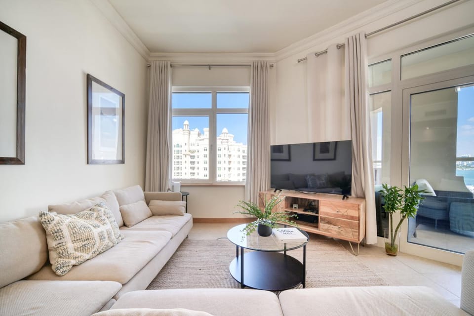 Shoreline 14, Al Hallawi, Palm Jumeirah - Mint Stay Apartment in Dubai