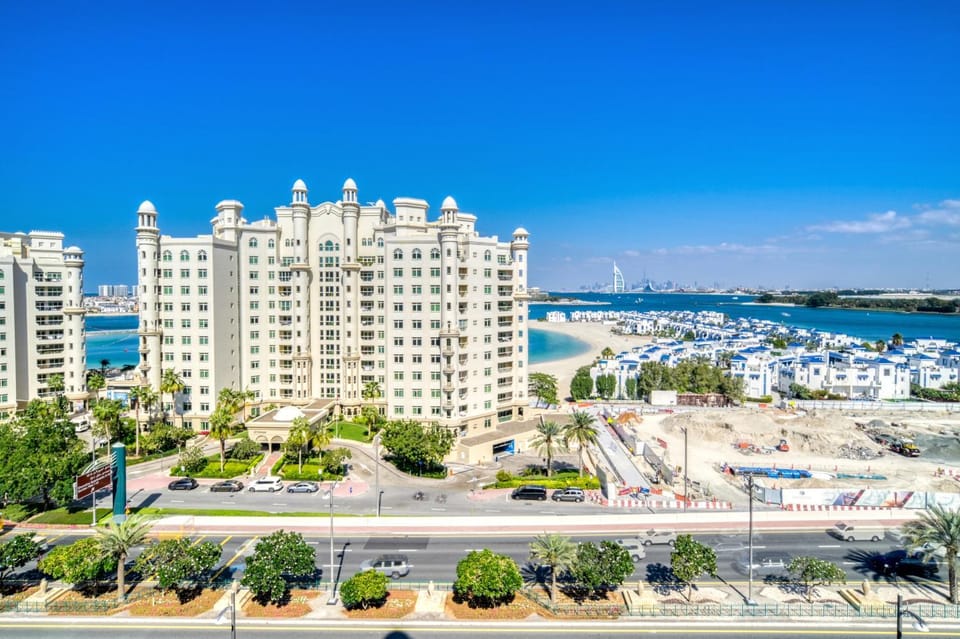 Shoreline 14, Al Hallawi, Palm Jumeirah - Mint Stay Apartment in Dubai