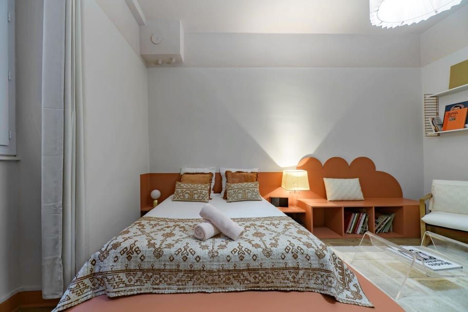 Bed, Living room, Photo of the whole room, Bedroom, towels