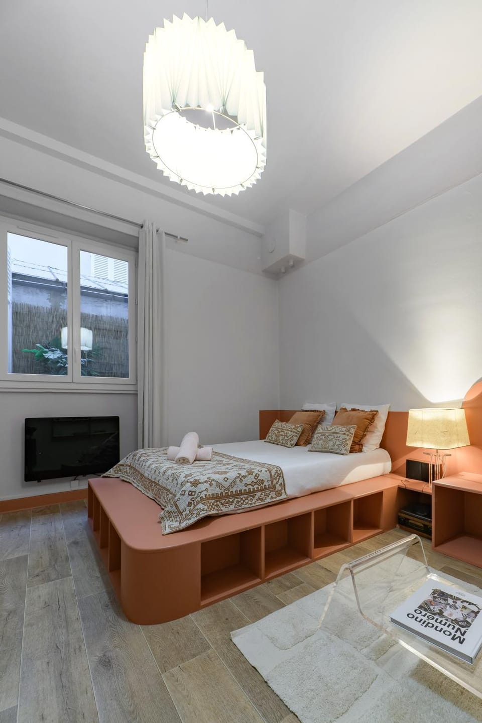 Bed, Living room, Photo of the whole room, Bedroom