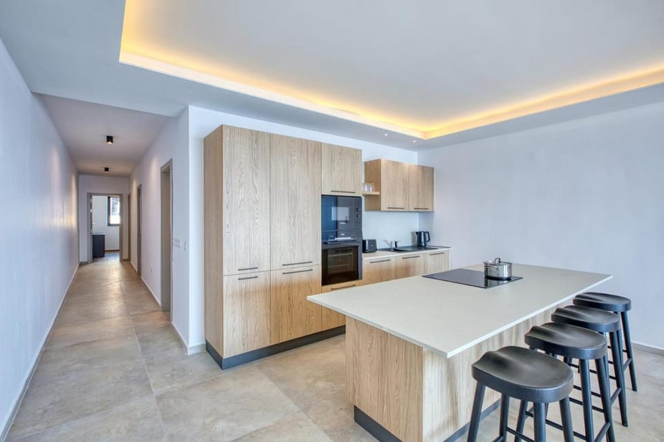 Deluxe 3BR Seafront Apartment Apartment in Saint Paul's Bay