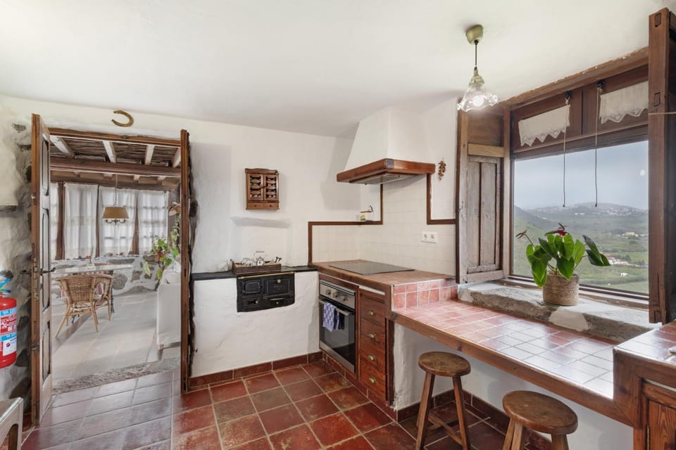 Property building, Kitchen or kitchenette, Living room