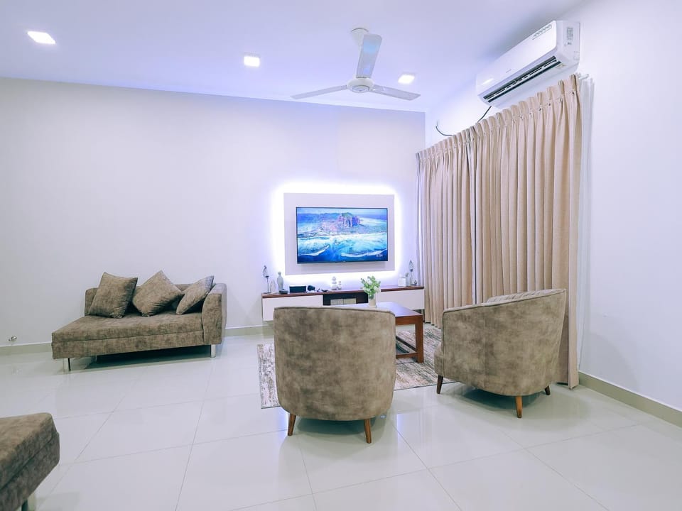 TV and multimedia, Living room, Seating area, air conditioner