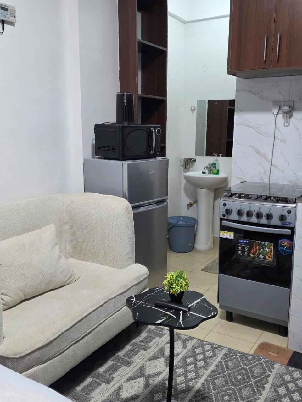 ML STUDIO with Rooftop, Free wifi, Free Parking Apartment in Kenya