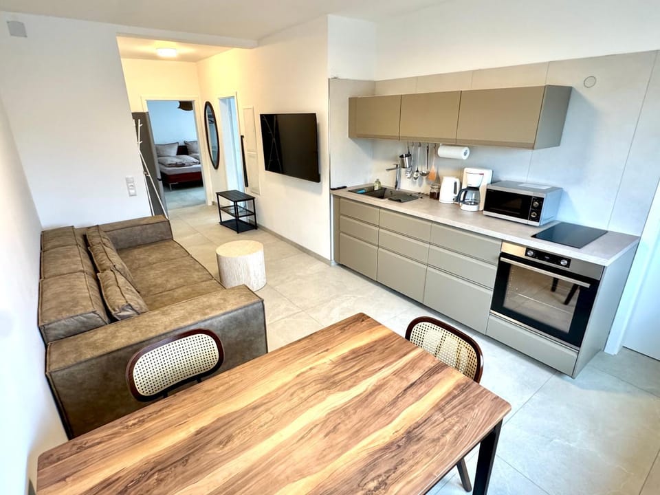 Kitchen or kitchenette, Living room, Seating area, Dining area, oven, stove