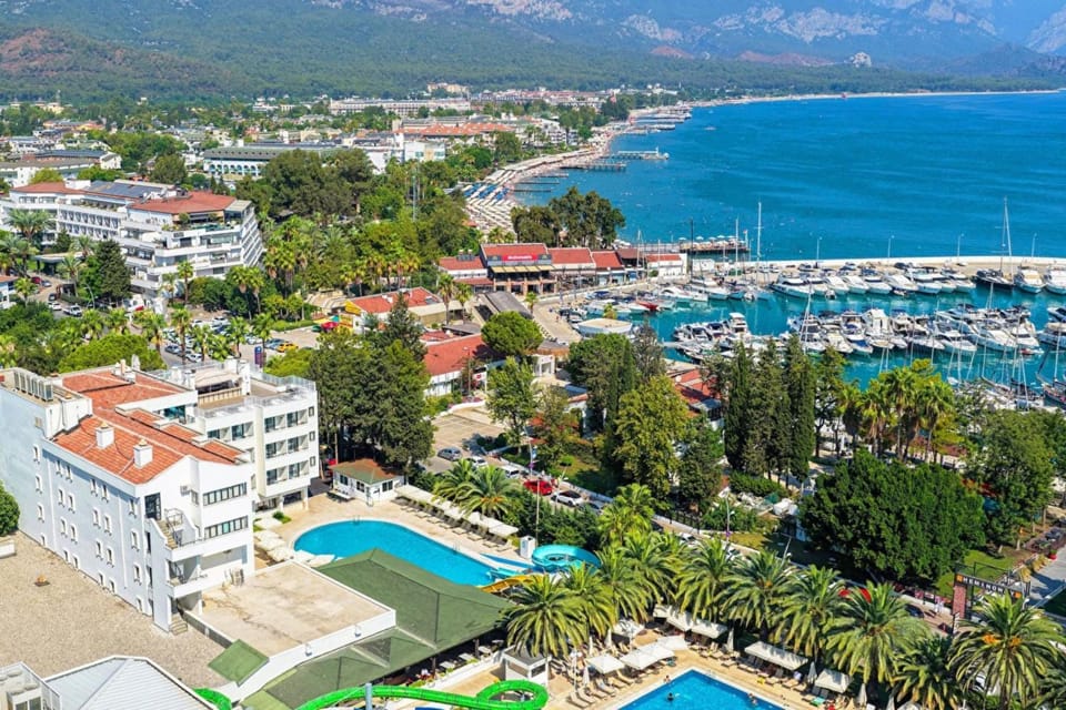 Property building, Bird's eye view, Beach, Sea view, Swimming pool